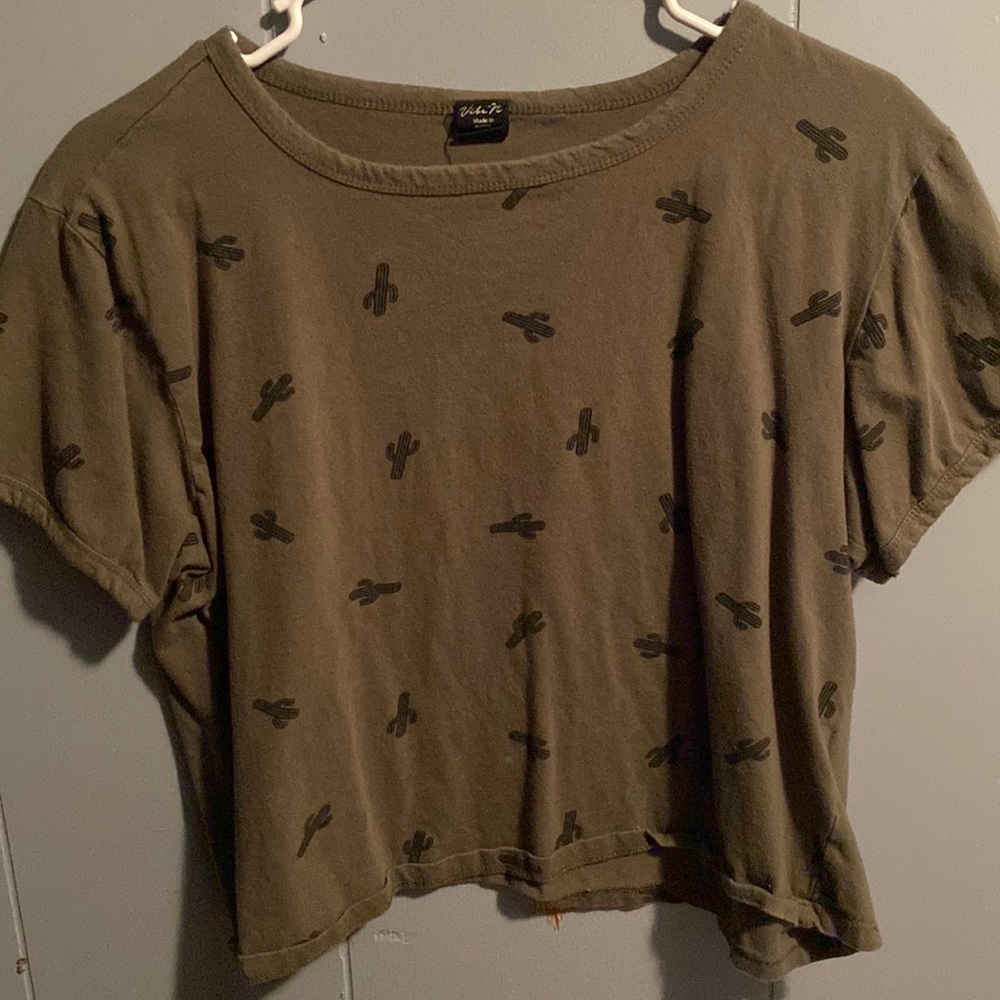 Dark green, short sleeve, cactus crop top. It’s says XL but fits like M. Rue21